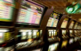 BTS888 Kasino permainan meja baccarat dan roulette dengan dealer langsung dan atmosfer kasino nyata